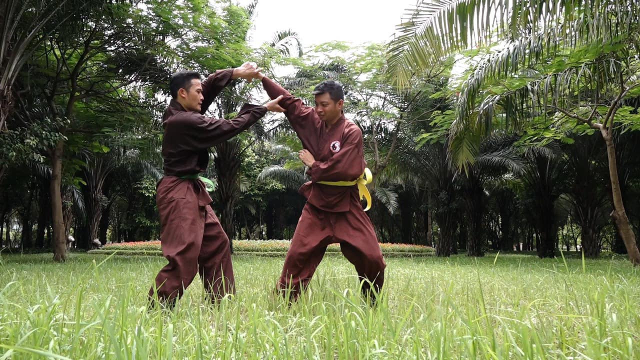 Huấn luyện viên Cường và học viên